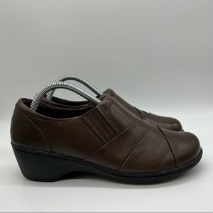 Clarks collection soft cushion brown shoes size 9
